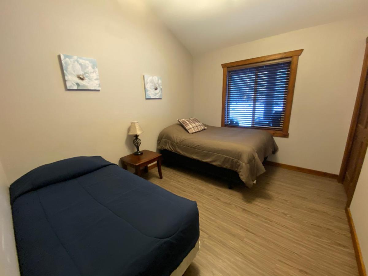 Wolf Den Villa Valemount Bagian luar foto